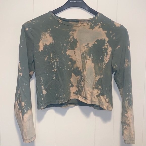 Wild Fabel Long Sleeve Acid Wash Crop Top - Picture 1 of 4